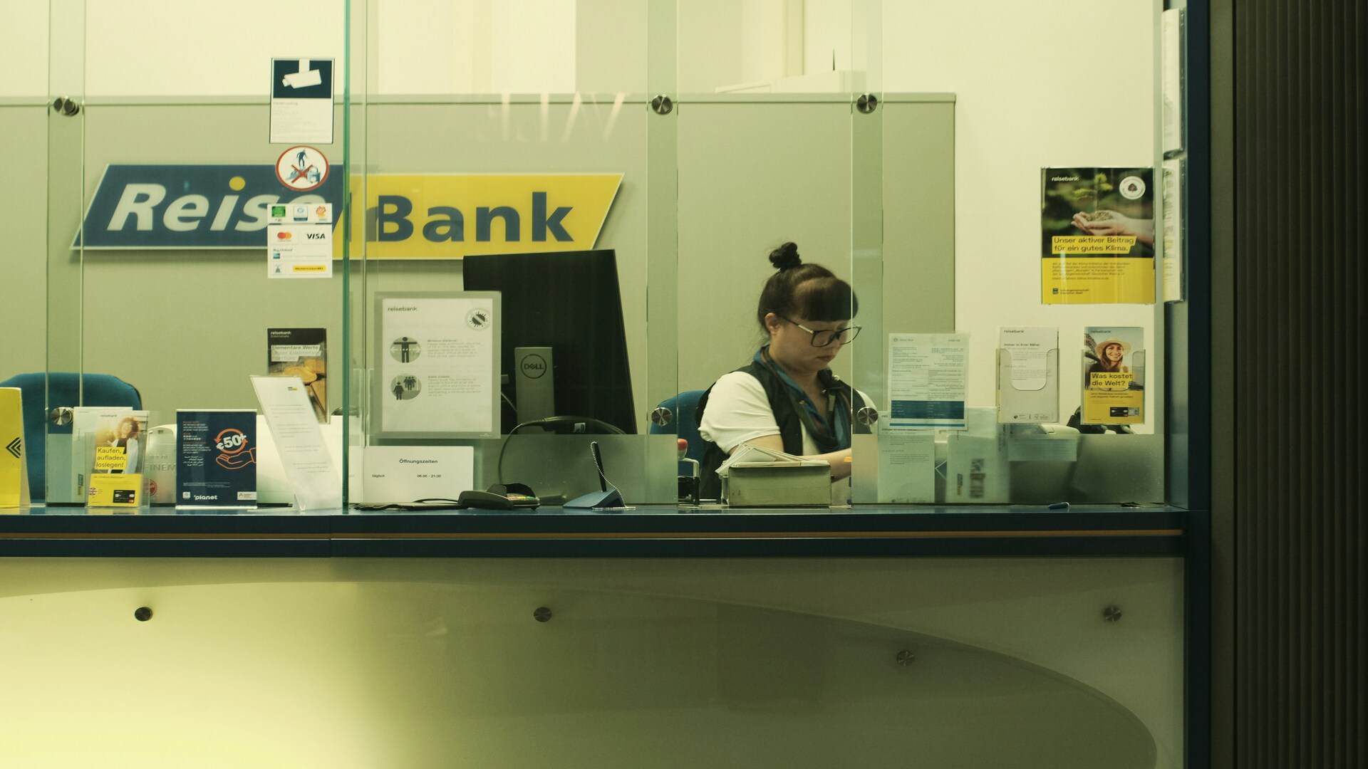 How to Open a Bank Account as a Student in the US